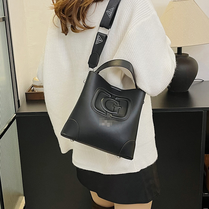 Bolsos impresos europeos y americanos transfronterizos, letras femeninas 2024, nueva tendencia, bolso de cubo francés, bolso de mensajero de alta gama