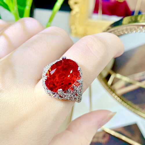 New pigeon egg red ruby ring for women, luxurious high-end net base design side full diamond colored gemstone ring