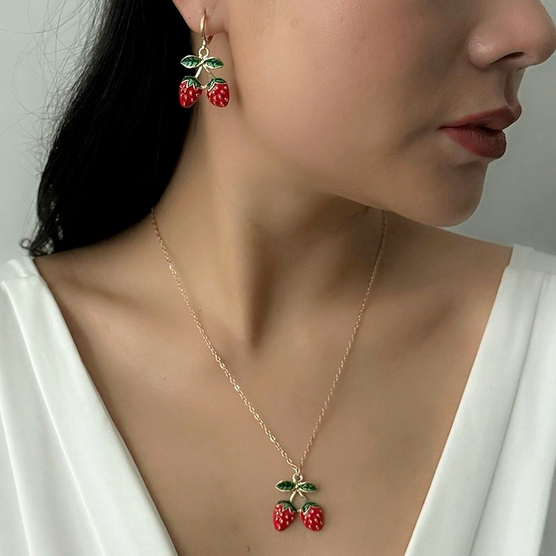Japón y Corea del Sur amor y encantador estilo inswind metal fruta fiesta de fresa collar de melania set de joyas