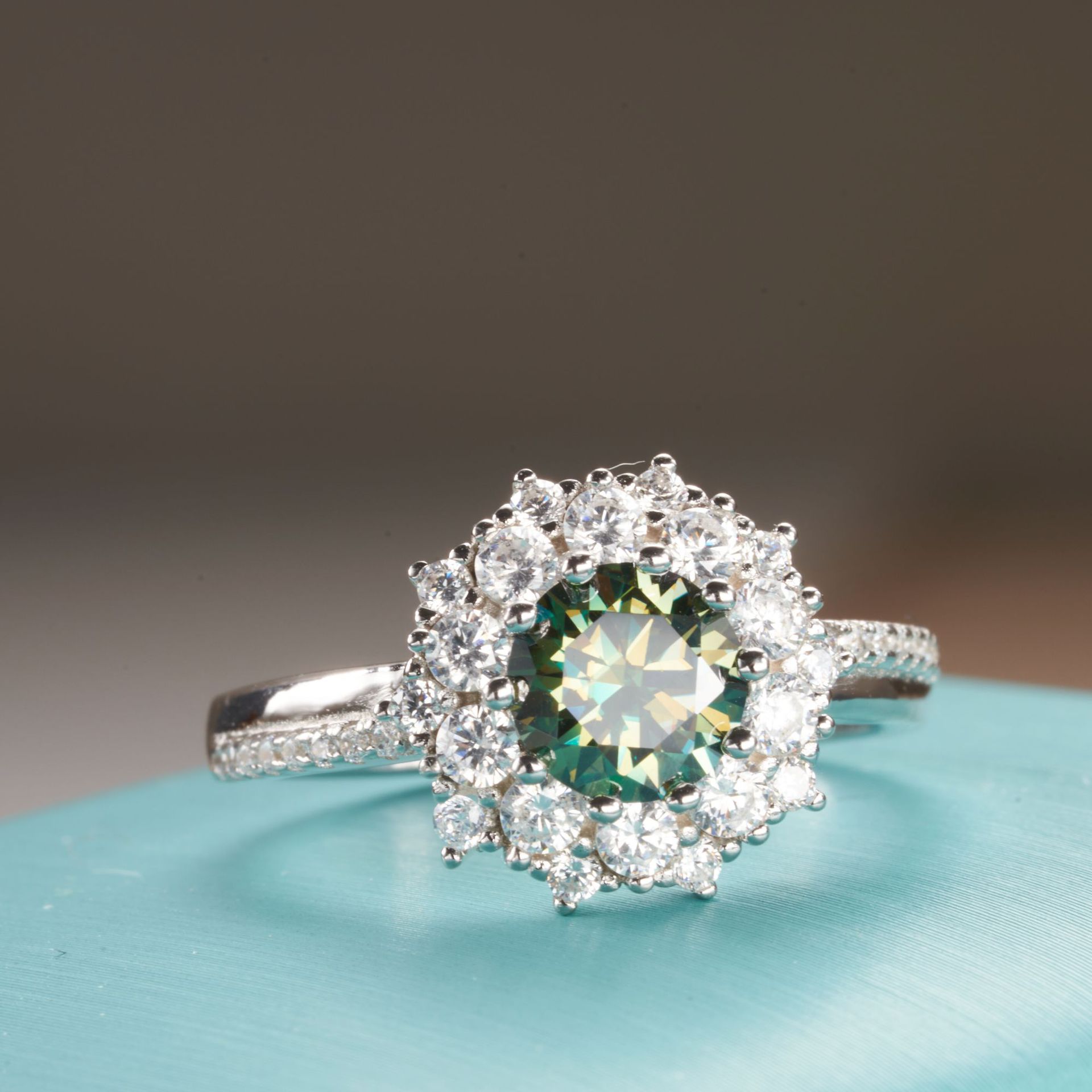 Fabricante de anillo de boda de lujo de plata esterlina S925 para soportar cualquier identificación de anillo de diamante de 1 quilates de estilo europeo y americano