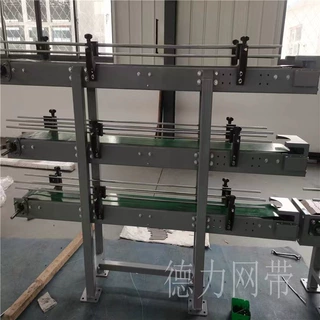 小型三层皮带输送机生产线 加挡板输送流水线斜坡裙边输送线