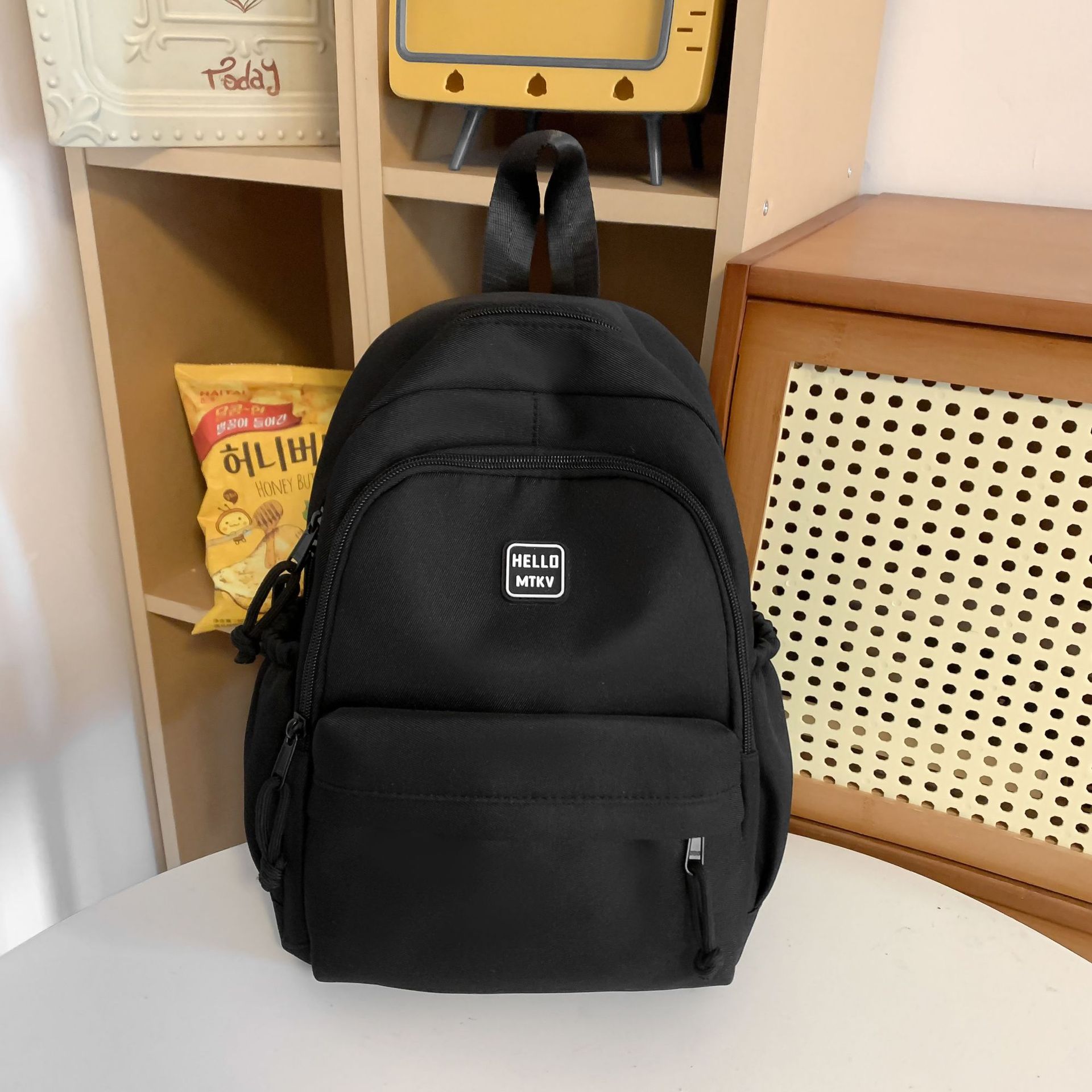 La nueva mochila simple y versátil de gran capacidad Mori es una mochila de estilo universitario pequeña y fresca, bolsa de computadora de viaje