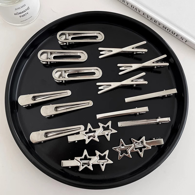 Fijación de cabello de metal fría plata en forma de clip de nariz de pato temperamento agujero estrellas clip de cabello frente lateral clip de cabello roto mujer