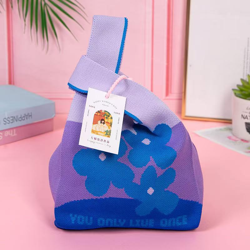 보라색 세 꽃 + 액세서리 없음