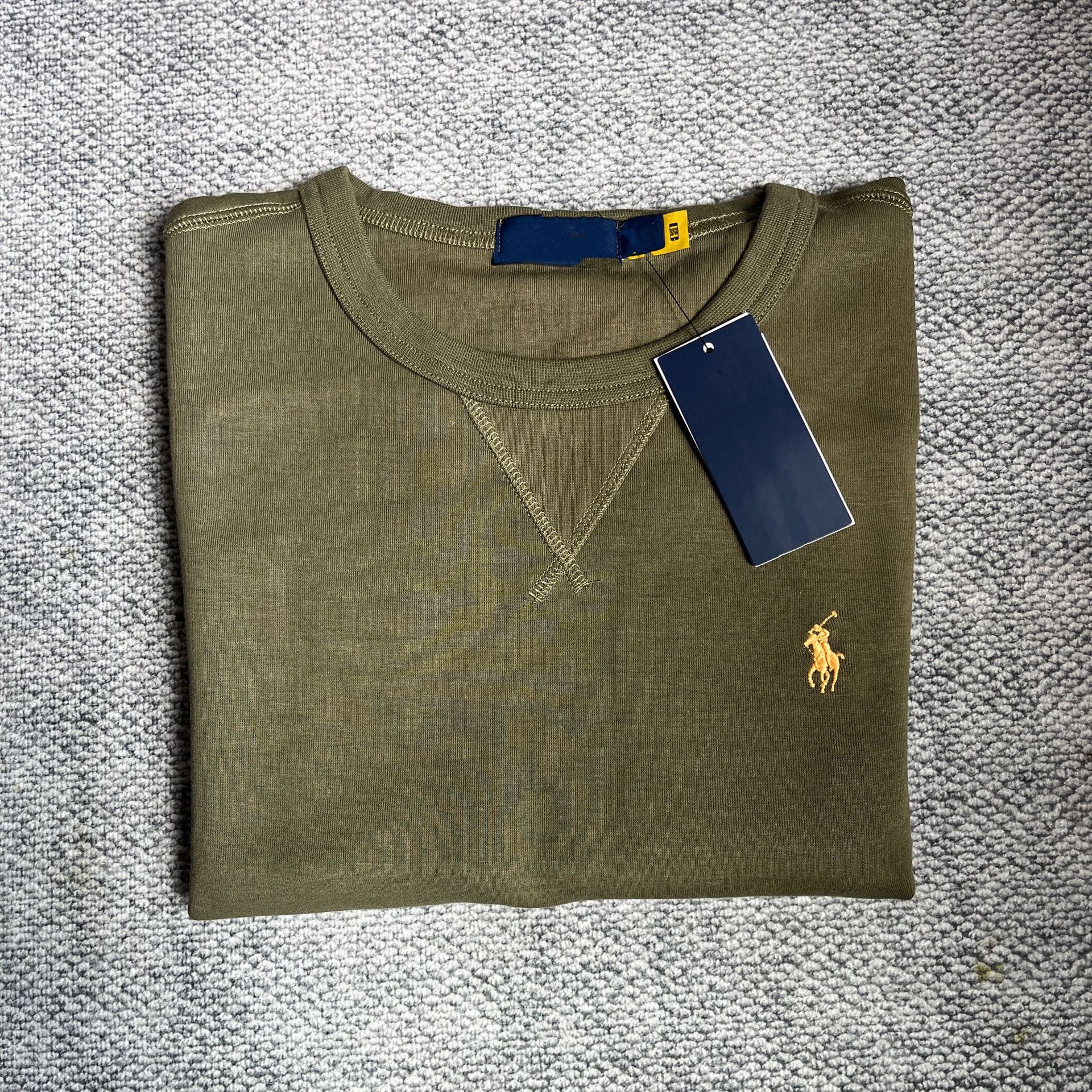 高品質のスキャン可能な馬の刺繍の純色の長袖のデザインの上着の丸首のガードルのカバーの男性