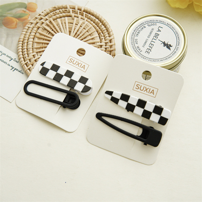 Korean Style Summer Black And White Chessboard Plaid Acrylic Duckbilled Clip Hair Accessories display picture 1