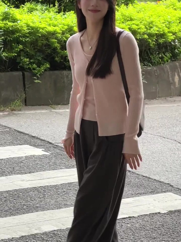粉色V领针织开衫吊带两件套女早秋韩系穿搭漂亮修身短款毛衣外套|undefined