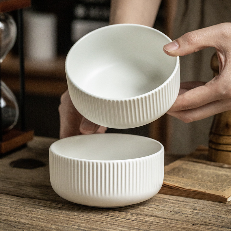 No elija el estilo, el cuenco de arroz blanco Dika, el cuenco de arroz simple de 4,5 pulgadas, el cuenco pequeño en relieve de cerámica, la exportación transfronteriza del hogar
