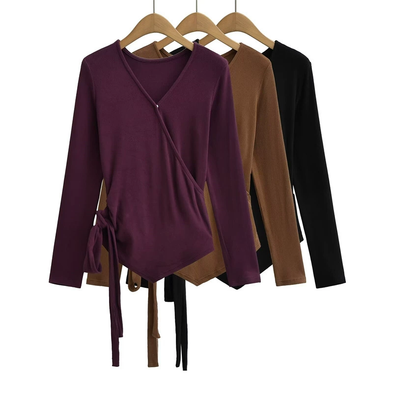 Spring long-sleeve, fitted base shirt, V-neckline