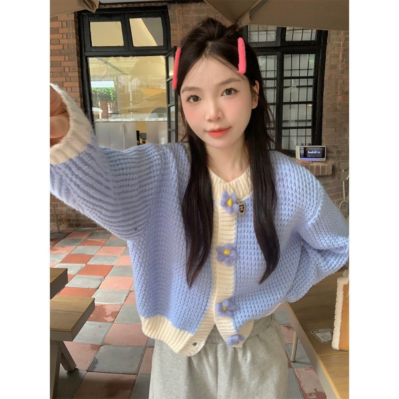 Свитер Женский 2023 осень-зима Новый Женский вязаный свитер с маленькими цветочными пуговицами Кардиган Контрастного цвета Свободный свитер Короткий ленивый стиль