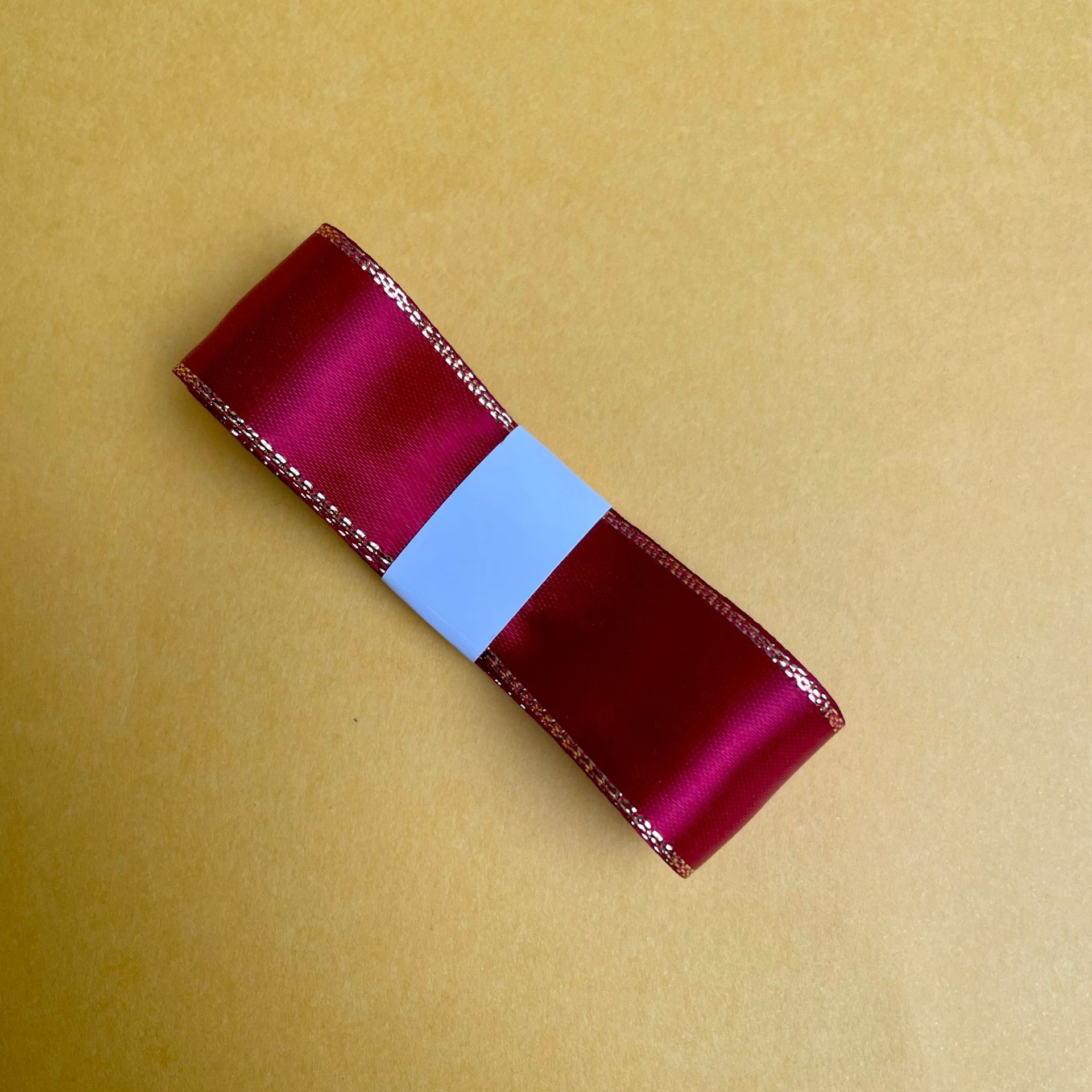 En stock venta al por mayor 2,2 borde dorado cinta regalo de cumpleaños pastel embalaje cinta arco flor regalo