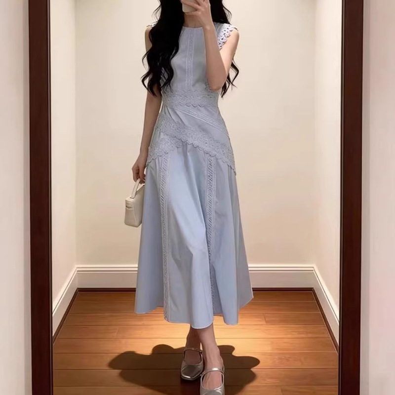 French-Style Elegant Lace Patchwork Sleeveless Long Dress, Fresh Blue Tone, Vacation Dress with a Gentle Vibe, Waist-Cinching and Slimming Effect