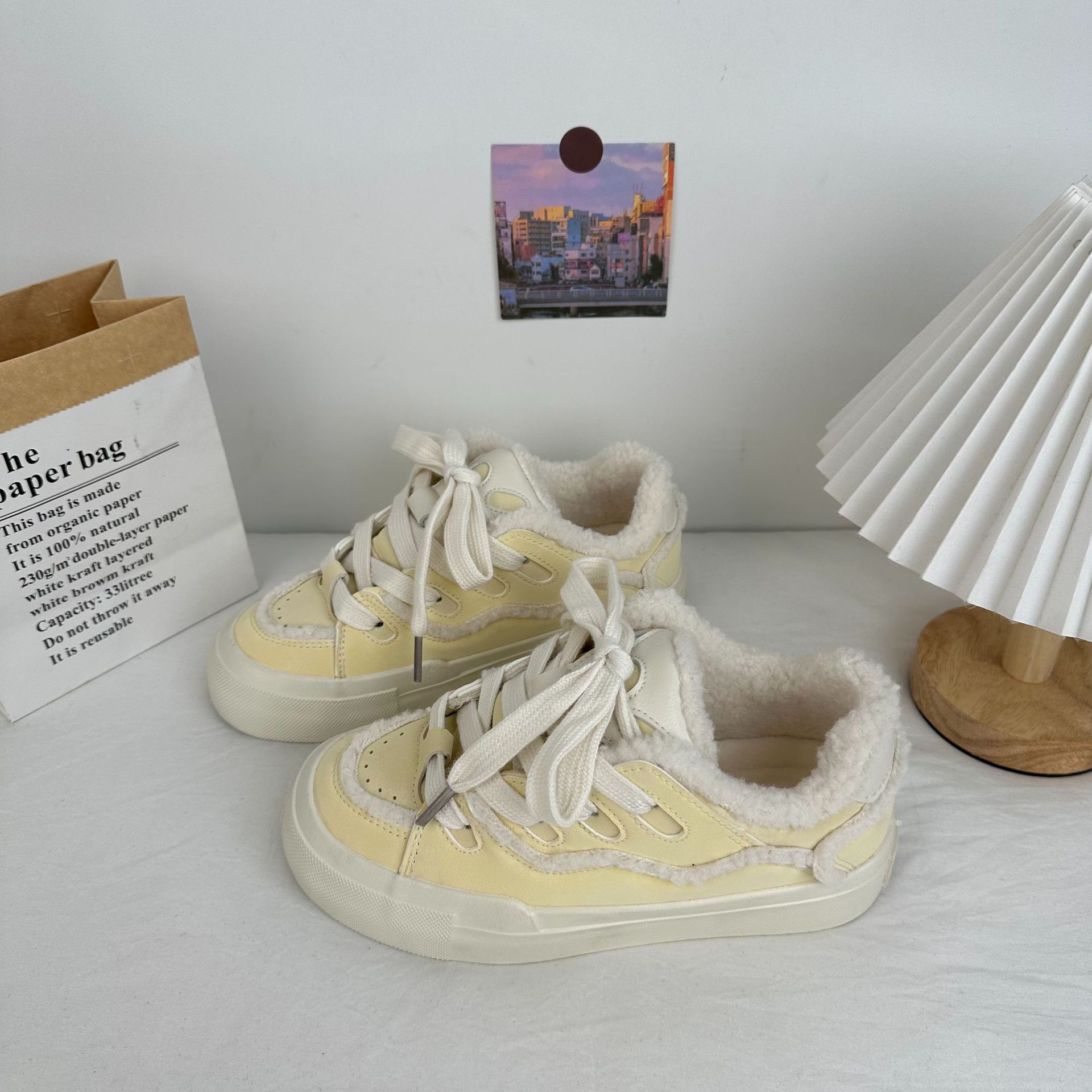 Invierno calentamiento skate para estudiantes de baja altura zapatos de algodón versátiles 2025 nuevo estilo coreano nicho zapatos de lona de lana