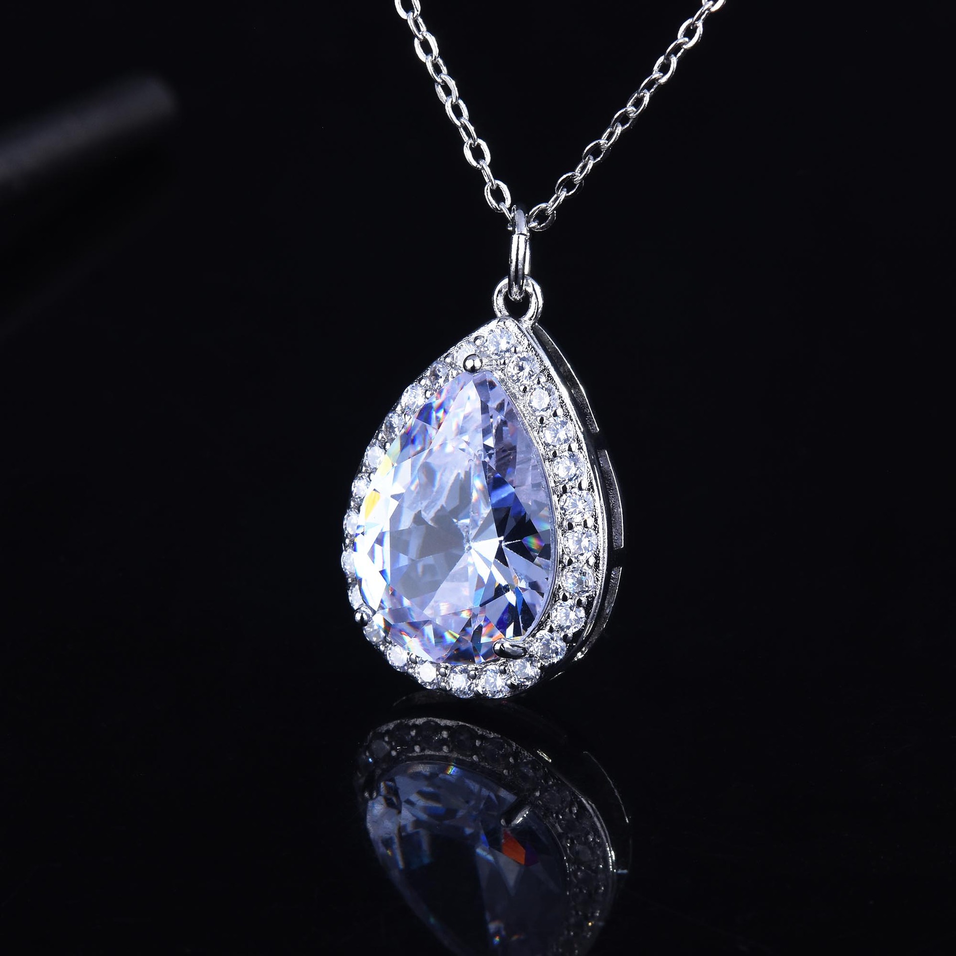 Live Broadcast New Elegant Simple And Fashionable Eight Hearts And Eight Arrows Rectangular Zircon Pendant Water Drop High Carbon Diamond Necklace For Women display picture 12