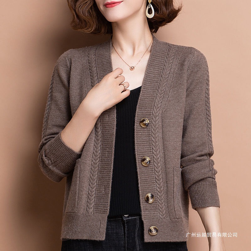 Knitted Sweater for Women, New Spring and Autumn Style, Middle-Aged Mom's Clothing, Loose Large-Size Cardigan, Short Knitted Sweater