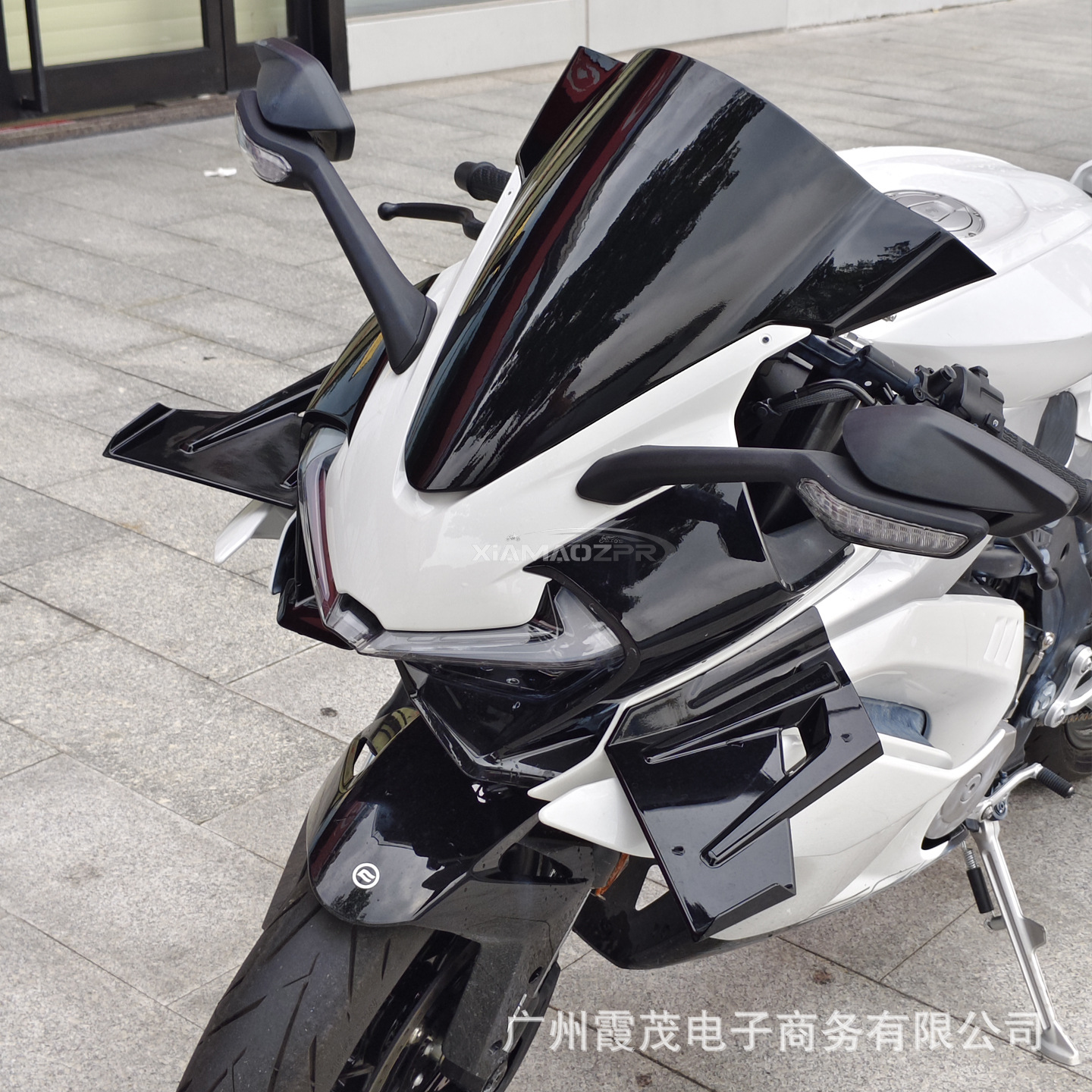 Suitable for CFMOTO 500SR modifications: a taller, sportier windshield. CFMOTO 500SR modification accessories: a taller front windshield