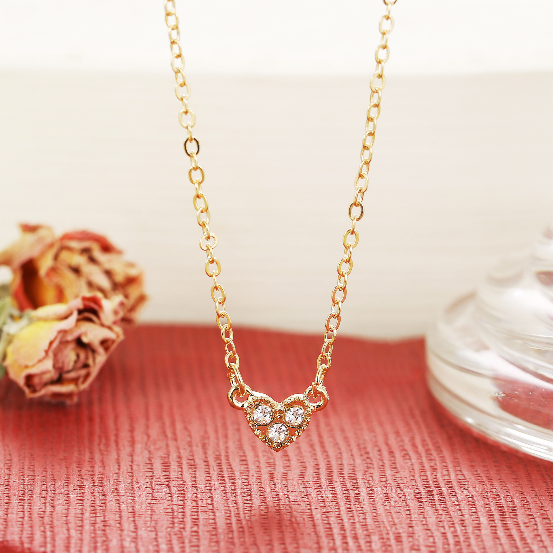 Fashion heart-shape inlaid rhinestone alloy necklace wholesale