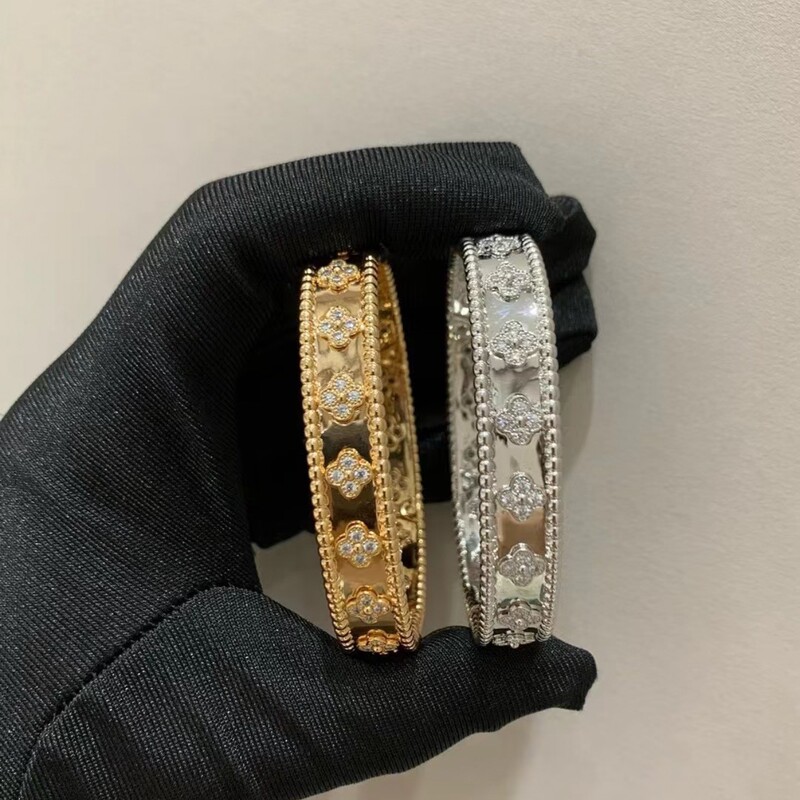 High-quality V-gold wide kaleidoscope bracelet for women, light luxury with a high-end feel, four-leaf clover bead bracelet