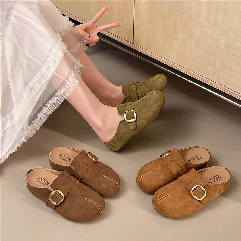 Women's closed-toe mules, new autumn 2026 fashion, with belt buckle, thick-soled, for outdoor wear, slip-on split-toe sandals for women
