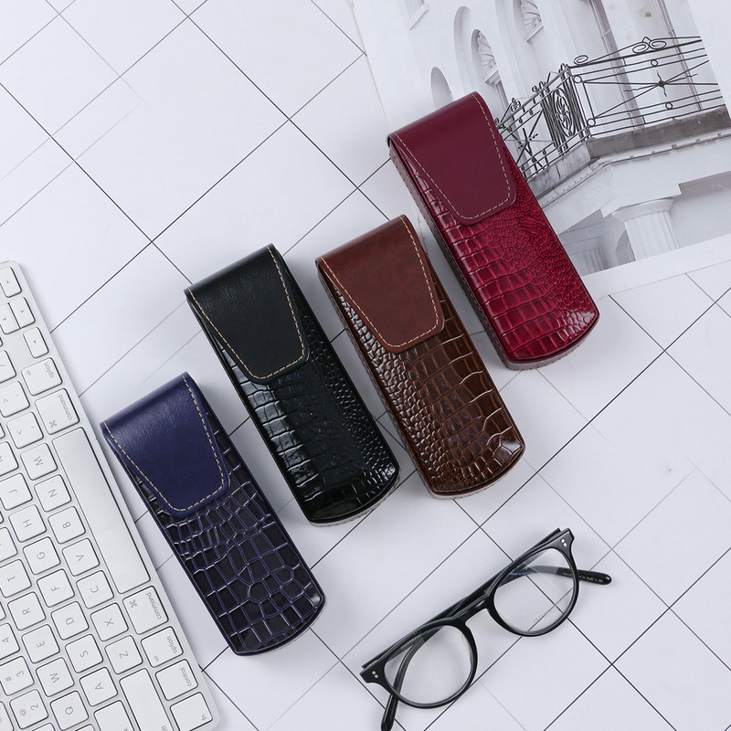 Crocodile Pattern PU Hard Glasses Case Portable Flip Cover Glasses Storage Box Universal Case for Myopia Glasses and Sunglasses