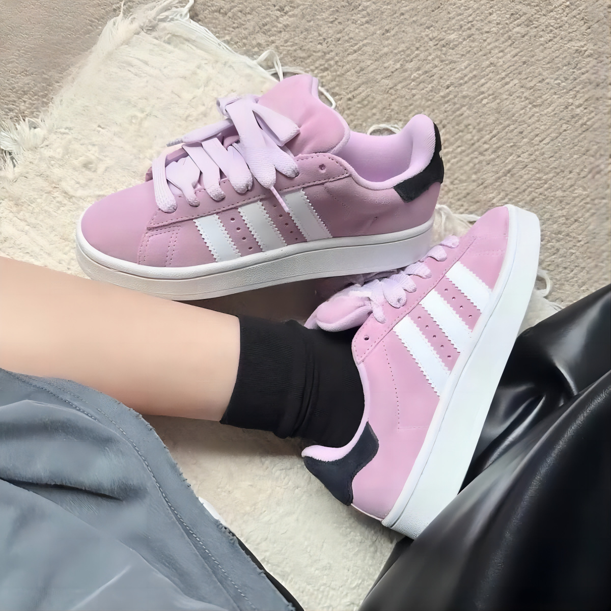 Zapatos de pan de la escuela secundaria lazos zapatos deportivos de altura baja zapatos antideslizantes zapatos de skate para mujeres rayas de color caramelo fondo grueso resistente al desgaste