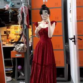 红色波点小飞袖吊带连衣裙子女夏季2025新款爆款独特漂亮掐腰长裙