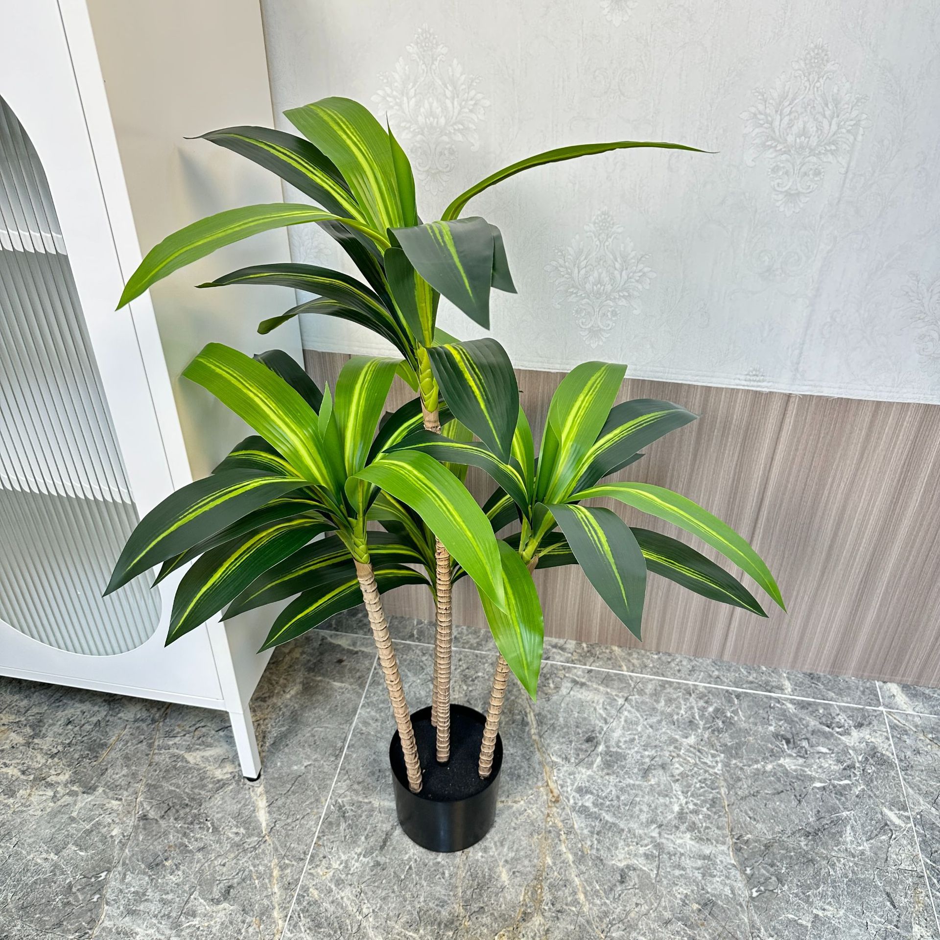 Simulación de plantación verde plantación en maceta de árboles de Brasil de lujo ligero de alta gama sala de estar interior gran planta de decoración biónica