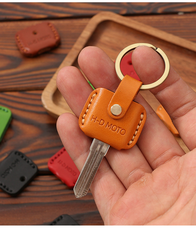 Suitable for Harley fuel tank cap key case X48 key chain 114 fat guy gliding cowhide motorcycle combination key case
