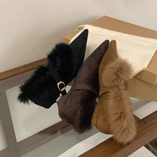 韩版时髦绒面尖头毛毛鞋女2025年新款冬季加绒加厚粗跟玛丽珍单鞋