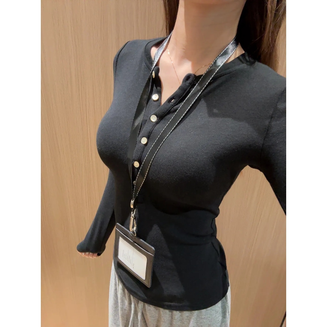 검은색