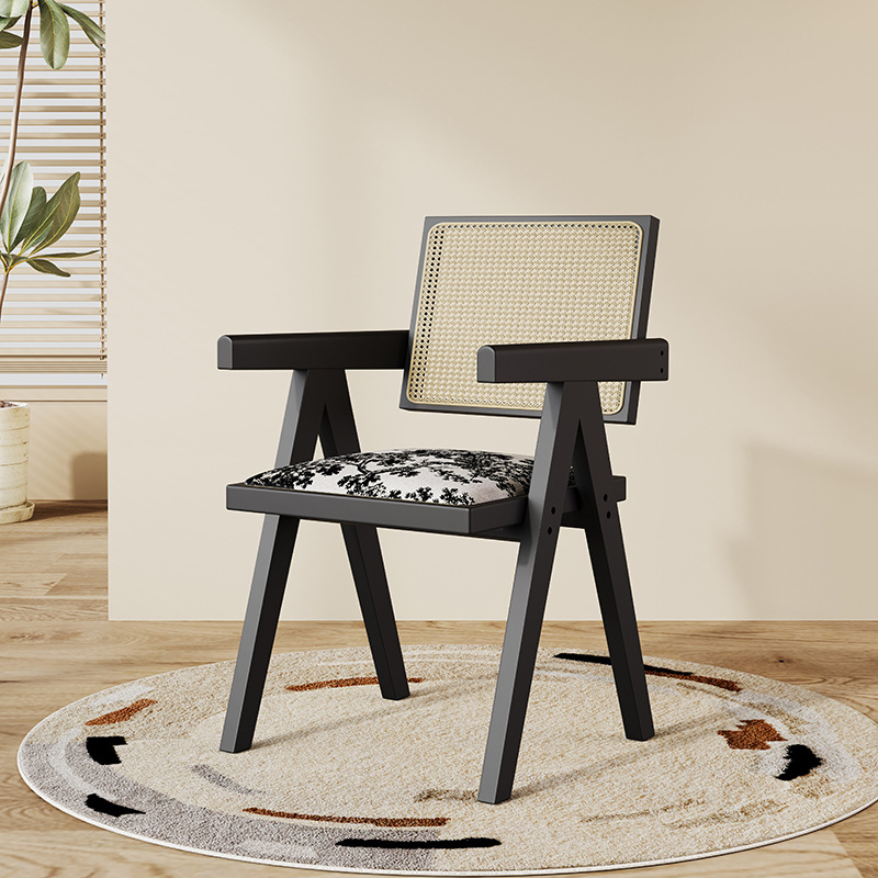 Sillas de comedor de madera maciza sillas medievales nórdicas con reposabrazos sillas K sillas de caña domésticas sillas de caña Chandigarh