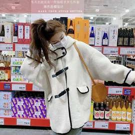 2026冬新款大码女连帽羊羔毛中长外套韩版宽松皮扣保暖慵懒白大衣