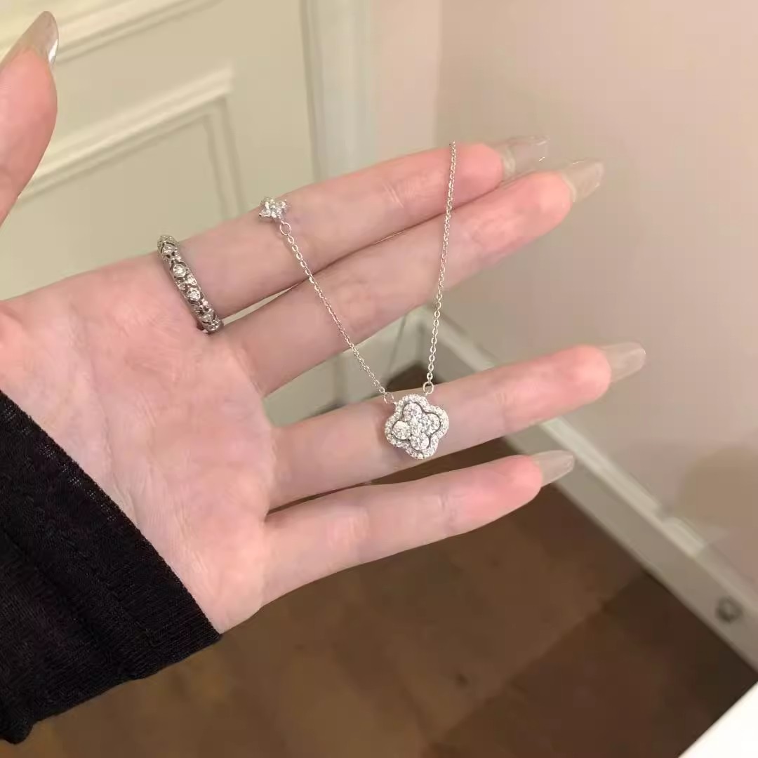 Lucky Zircon Four-leaf Clover Necklace New Entry Luxury High-grade Niche Exquisite Design All-match Clavicle Chain for Girlfriend