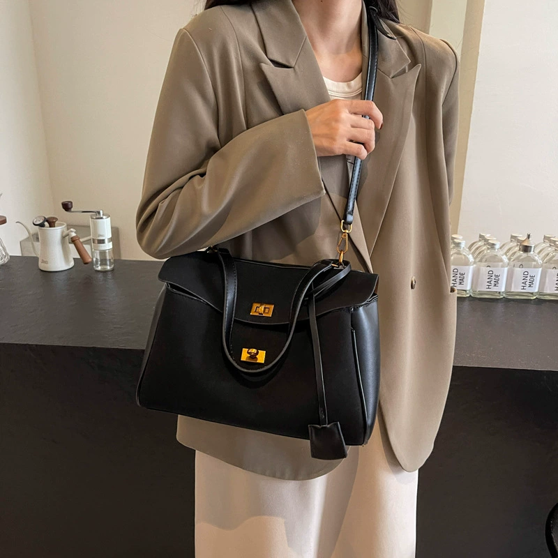 Capacious shoulder bag, universal one-shoulder bag for leisure, high-end