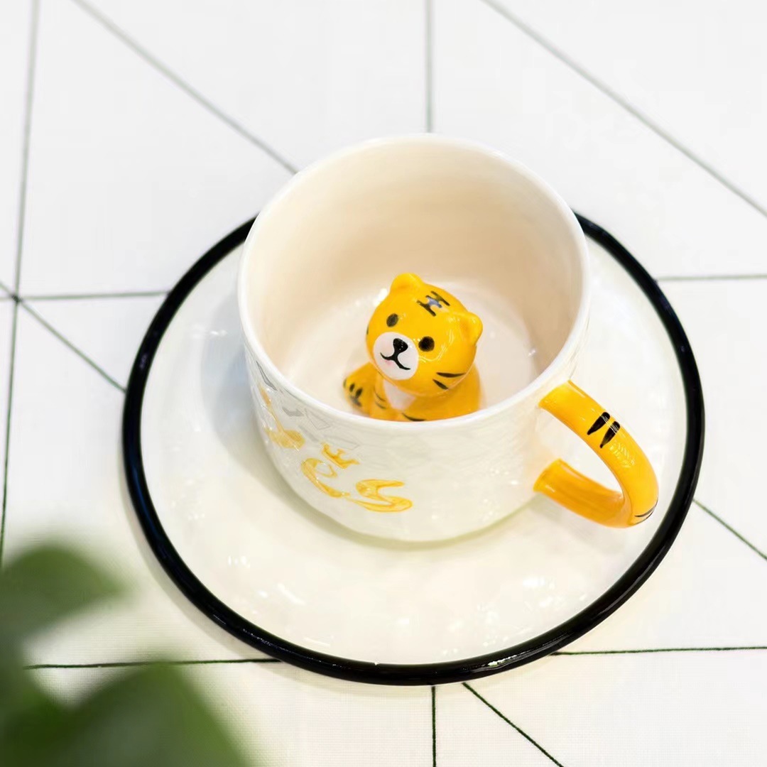 Personalidad creativa de dibujos animados Tigre 3D muñeca Taza de cerámica y platillo combinación traje taza de regalo lindo mascota tarde taza de té