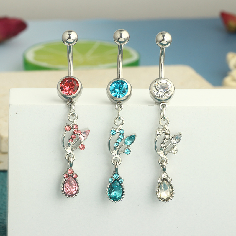 16G labret stud size and finish detail