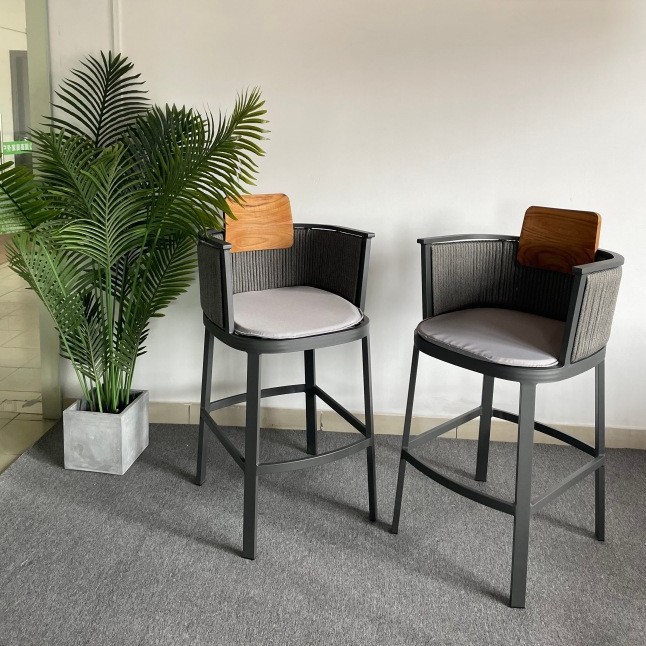 E 스타일 바 의자