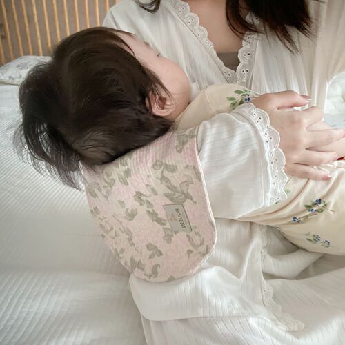 Baby Bibs with Shoulders Protection, Newborn Baby Large Overalls, Burp and Spit-up Towels, Leak-Proof Bibs, Gauze Bibs, Abdominal Protection Bib