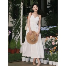 2024夏季新款法式V领白色吊带连衣裙女收腰设计感小众气质小裙子