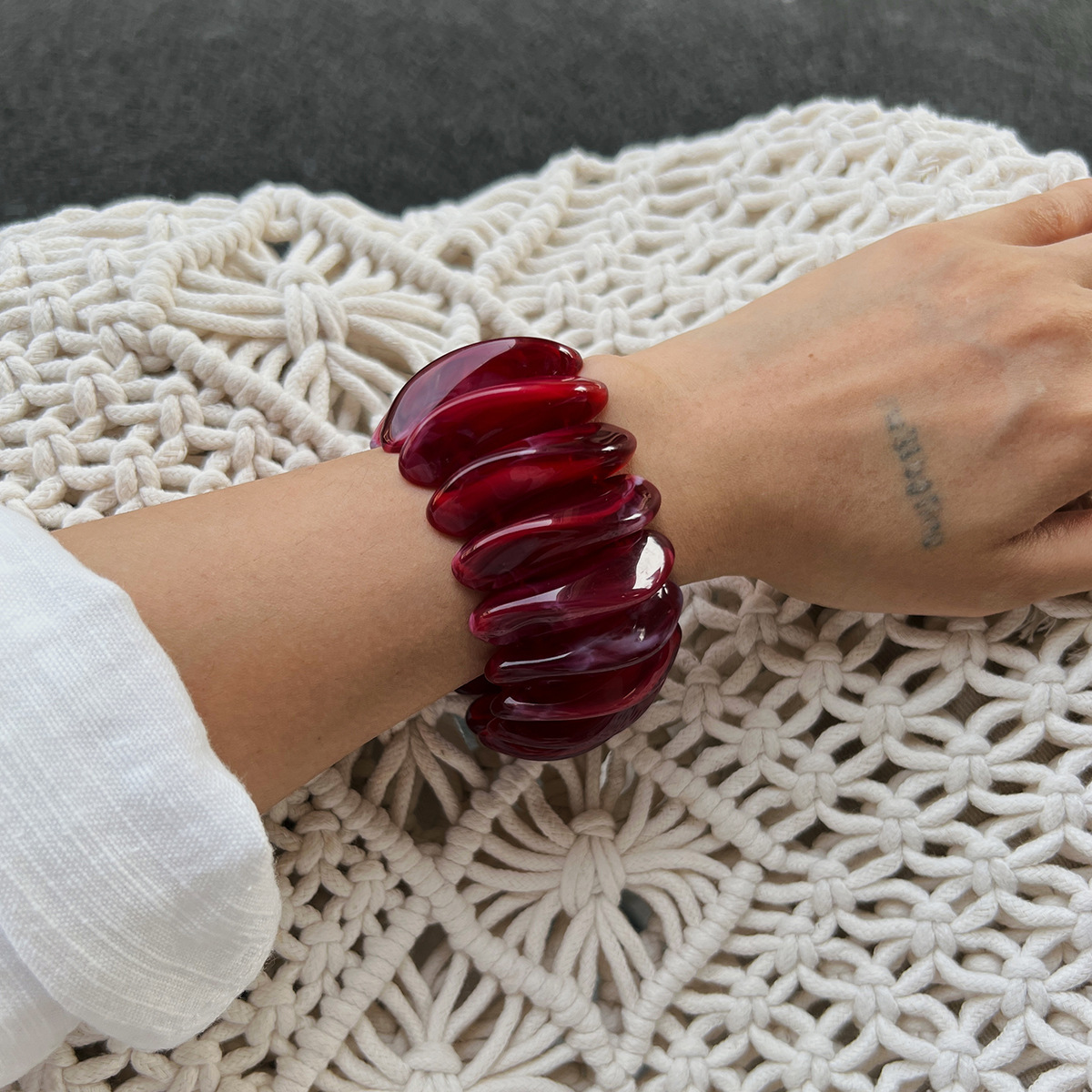 Europa y América transfronterizos anillo de resina minimalista nicho de diseño avanzado pulsera redonda ancha