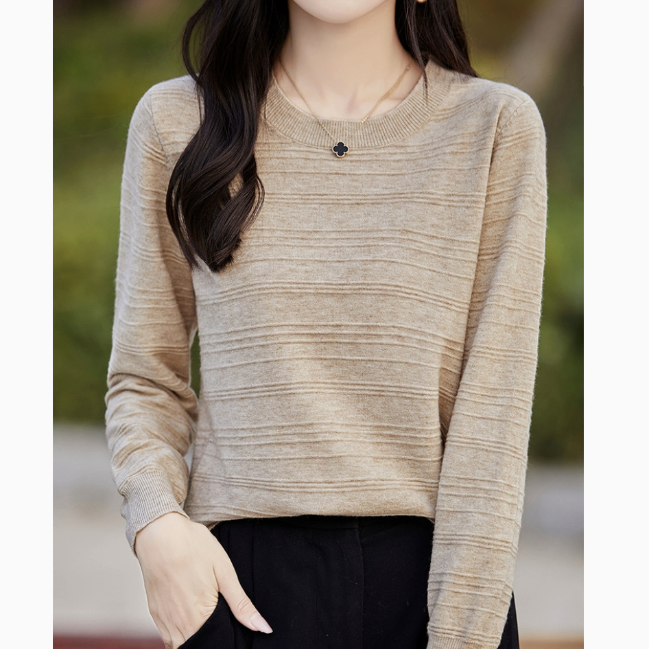 轻奢简约圆领针织衫女春秋冬宽松薄款显瘦软糯低领毛衣打底衫内搭