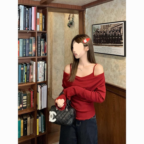 Pure Desire Hot Girl Fake Two-Piece Swing Collar Knit Top for Women, Autumn Mushroom Edge Design, Body-Shaping and Slimming, Shoulder-Strap Blouse
