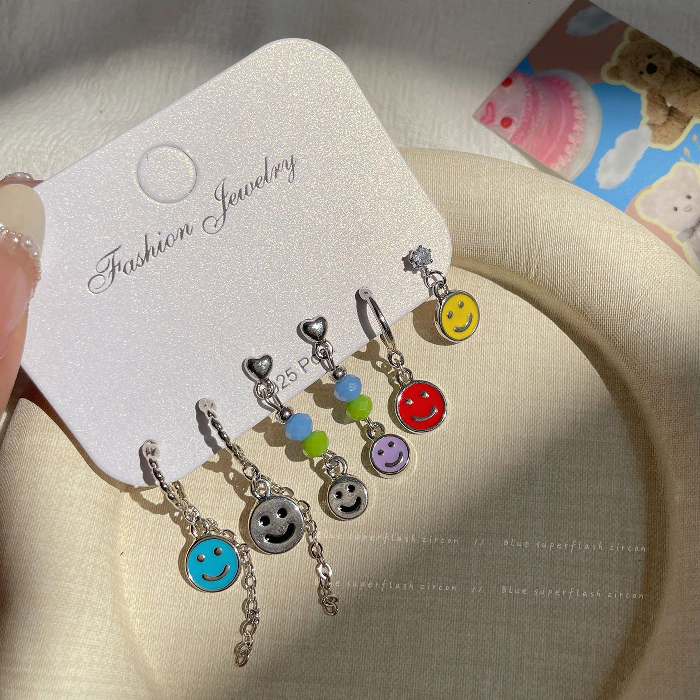 KB 컬러 스마일 귀걸이