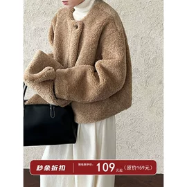 女式衬衫;女式T恤;半身裙