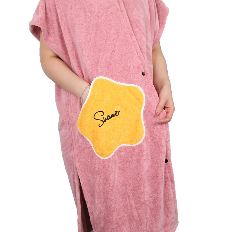 고밀도 산호 벨벳 드레스업 목욕 타올, 착용 가능하고 랩 가능한 가디건, 인터넷 연예인 후드 목욕 스커트, 흡수성 목욕 가운 도매