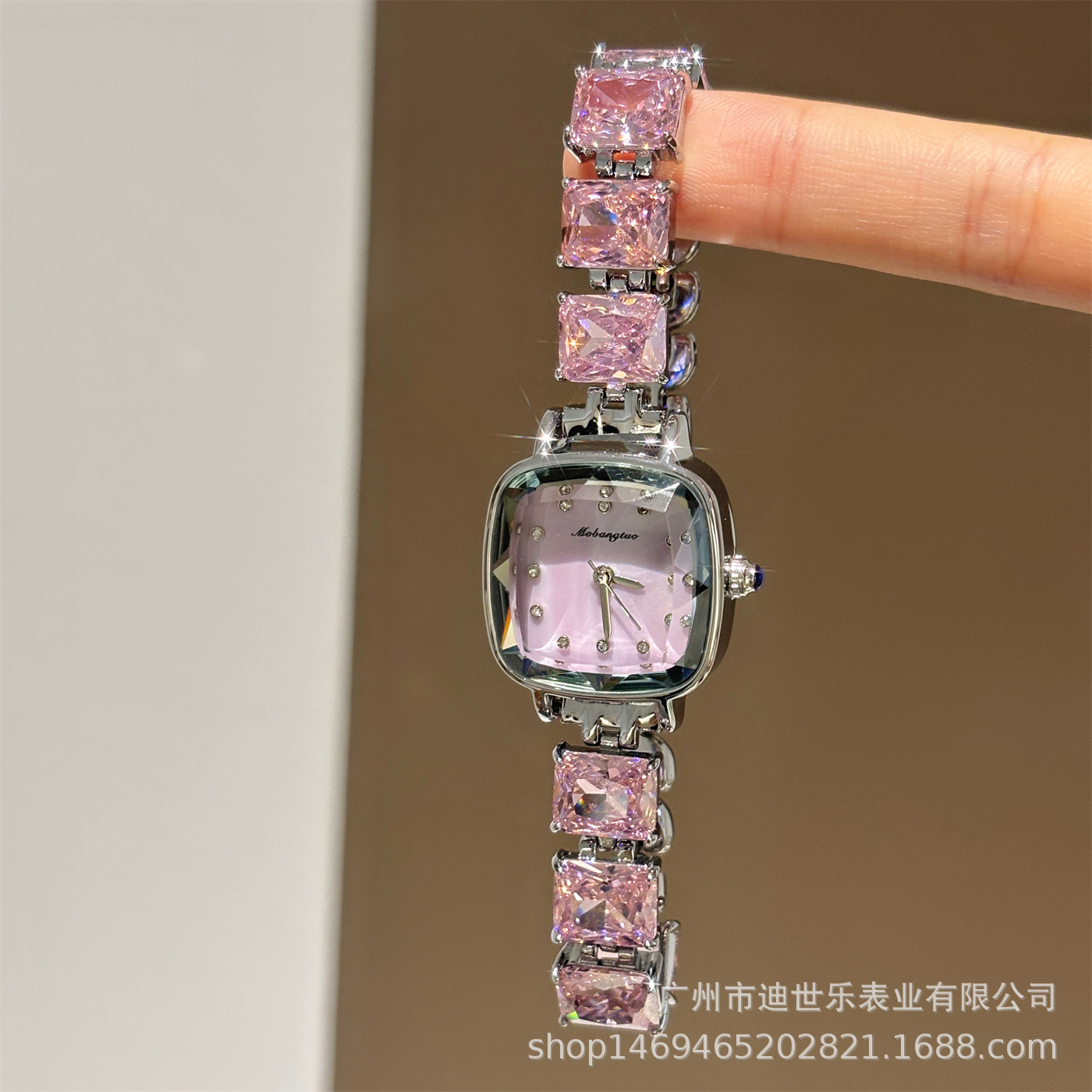 2025 New Pink Crystal Bracelet Watch Accessible Luxury Niche Small Rock Sugar High-End Retro Style Watch Women's Watch