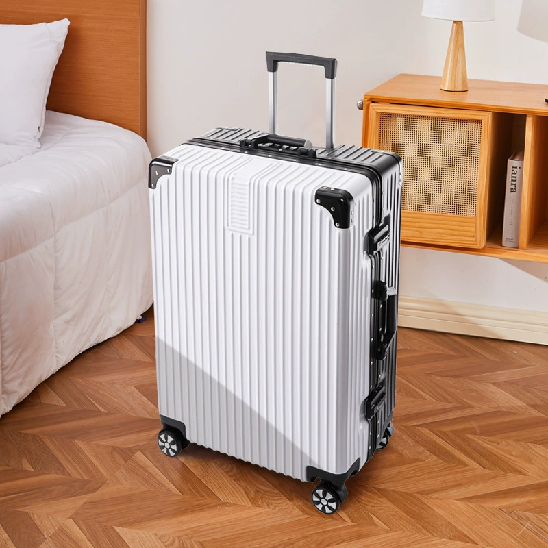 Capacious suitcase, durable box with zipper
