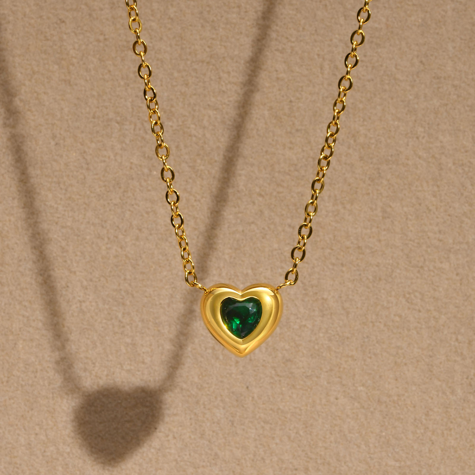 Zircon Inlay Material Pendant Necklace Classification Wholesale Jewelry Simple Style Classic Style Heart Shape 201 Stainless Steel Zircon 18K Gold Plated Plating Inlay Pendant Necklace
