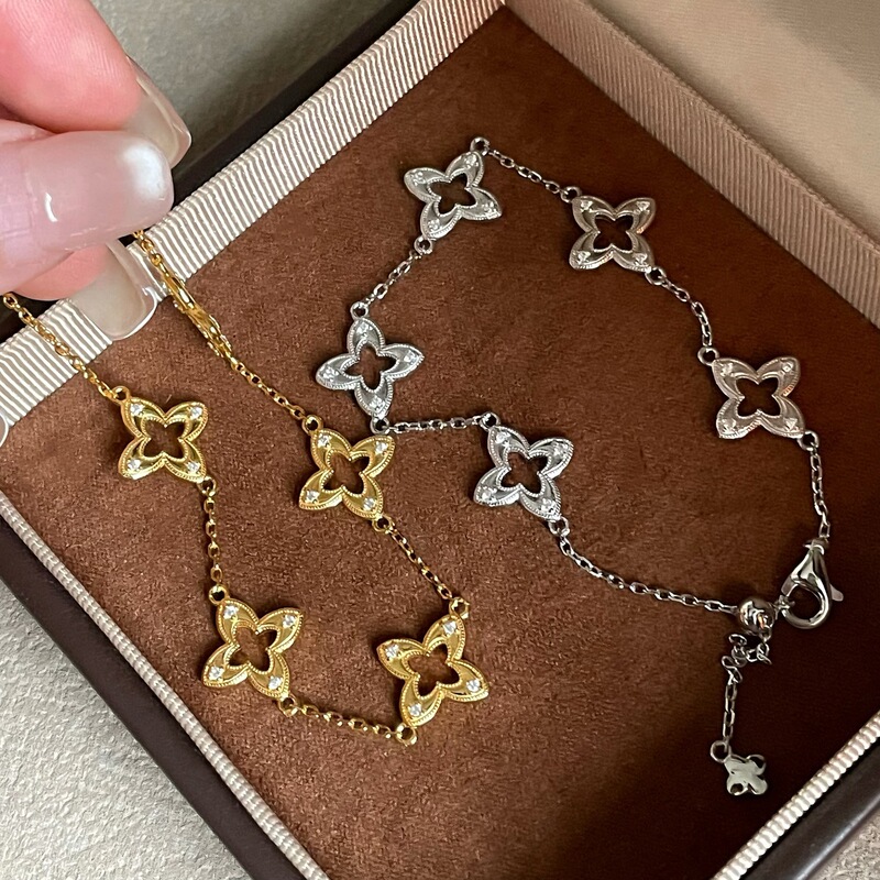 S925 Sterling Silver Hollow Four-Leaf Clover Bracelet with Brushed Finish and Rhinestones, Vintage French Style, High-End Luxury, Fashionable and Niche
