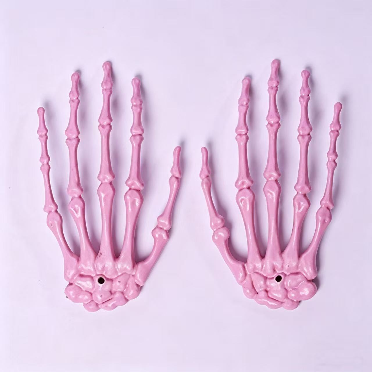 Accesorios de Halloween esqueleto transfronterizo hueso de mano de plástico colorido hueso de mano fantasma accesorios de decoración fuente directa